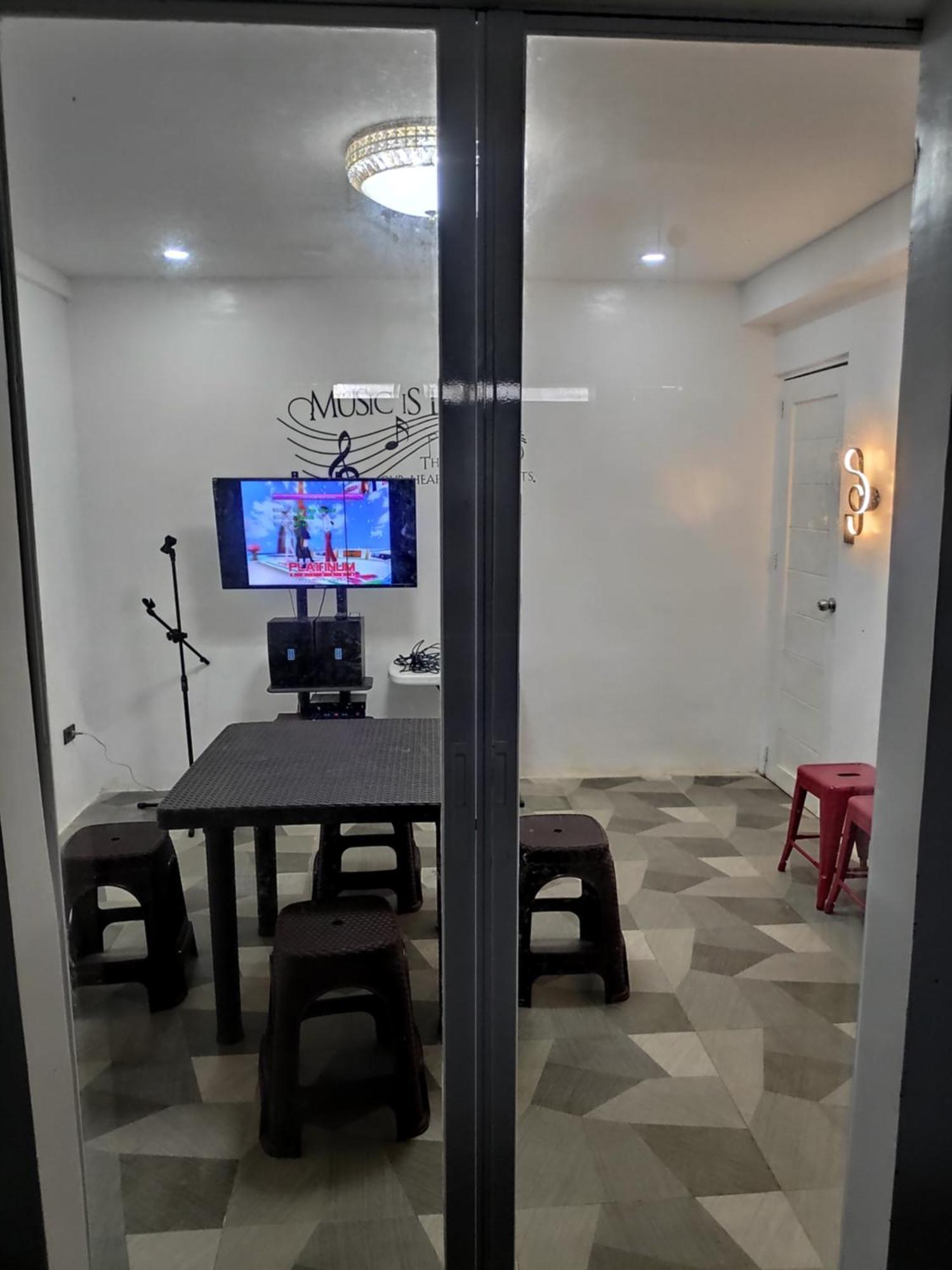 Tagaytay Staycation By Naya And Darla W Free Swimming Pool, Wifi & Netflix Tagaytay City Exterior foto